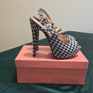 Stylish Black and White Houndstooth Women's Heels